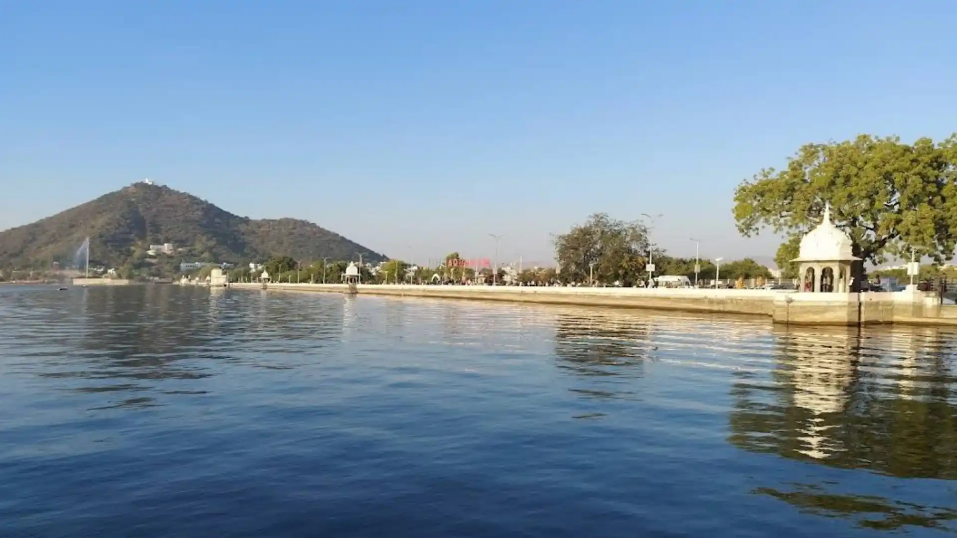 Scenic Stop at Fatehsagar Lake